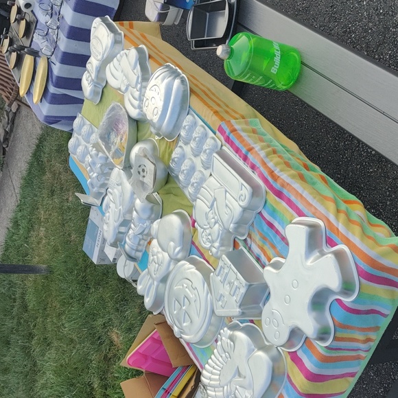 Cake pans